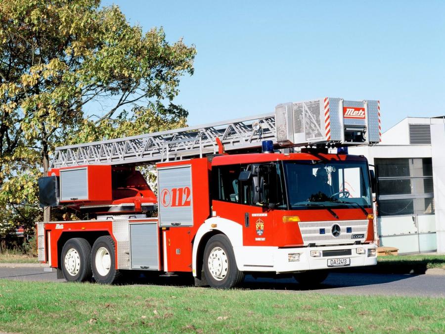  Mercedes-Benz Econic Feuerwehr by Metz 1999 года  (фото 4 из 5)